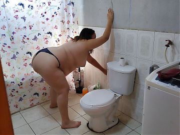 stepmom cleaning the bathroom in lingerie