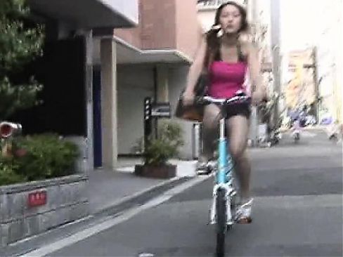 Phi - P10-01 - Girls on Bikes